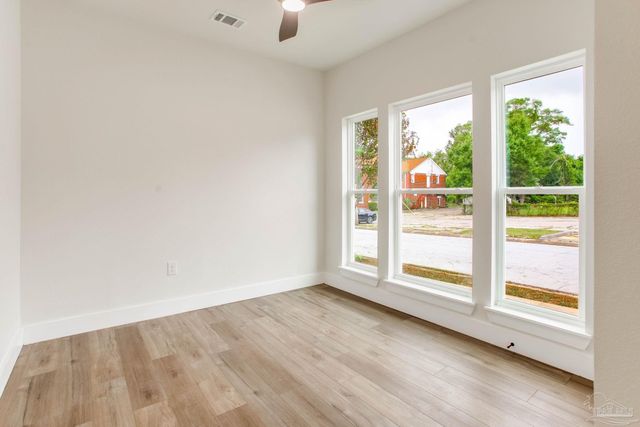 16 S M St, Pensacola, FL 32502