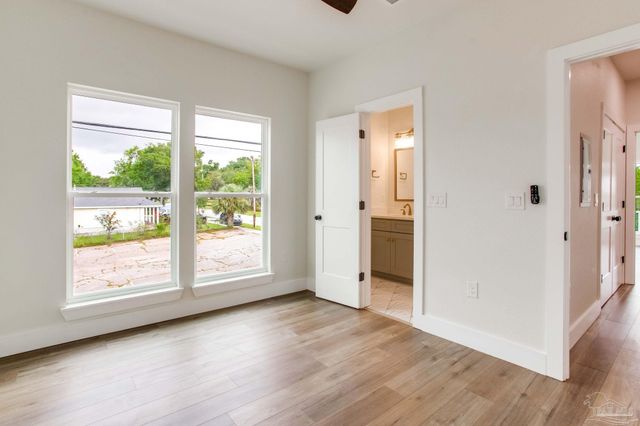 16 S M St, Pensacola, FL 32502