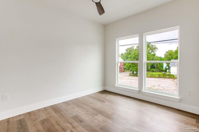 16 S M St, Pensacola, FL 32502