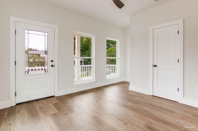 16 S M St, Pensacola, FL 32502