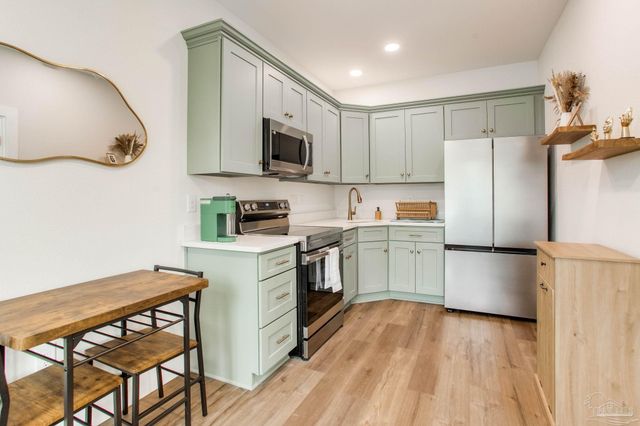 16 S M St, Pensacola, FL 32502