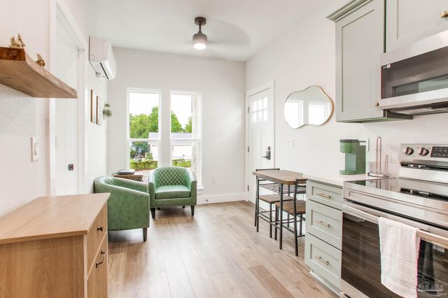 16 S M St, Pensacola, FL 32502