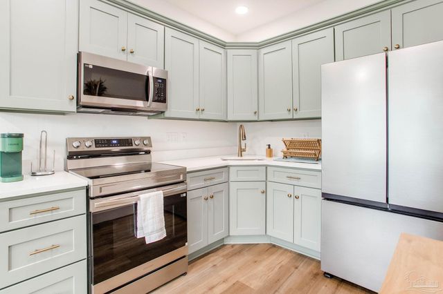 16 S M St, Pensacola, FL 32502