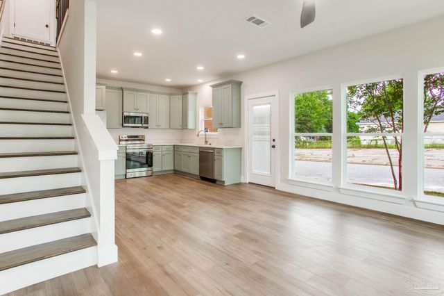 16 S M St, Pensacola, FL 32502