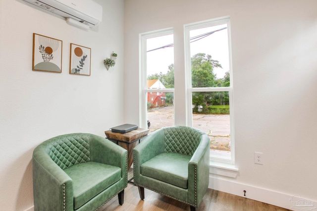 16 S M St, Pensacola, FL 32502