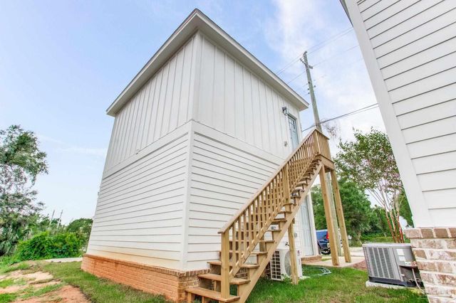 16 S M St, Pensacola, FL 32502