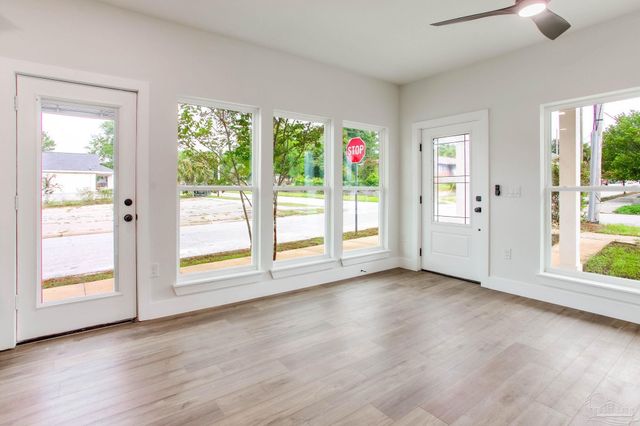 16 S M St, Pensacola, FL 32502