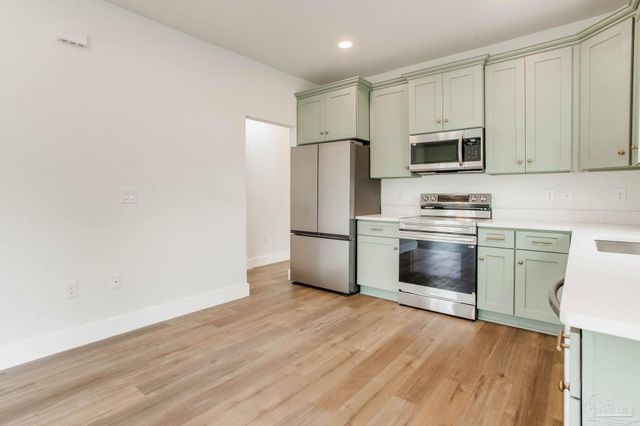 16 S M St, Pensacola, FL 32502