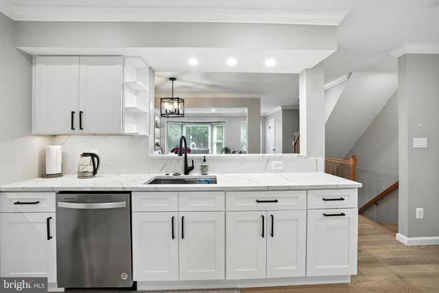 6586 MORNING MEADOW DR, Alexandria, VA 22315
