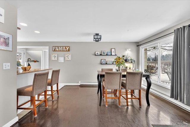 1122 Lynsue Lane, Waterford Charter Township, MI 48327