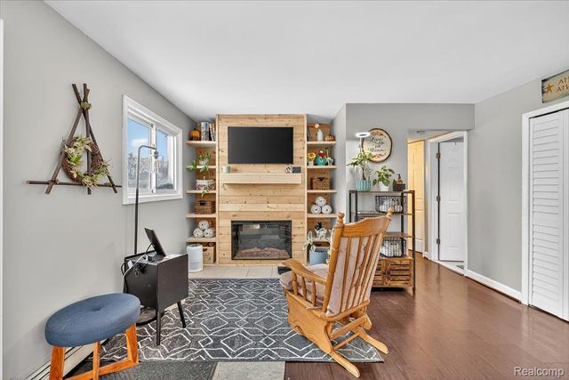 1122 Lynsue Lane, Waterford Charter Township, MI 48327