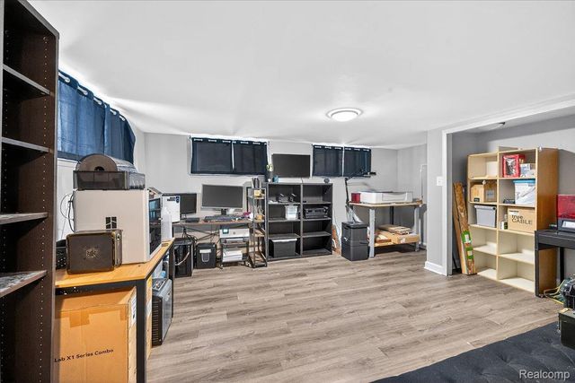 1122 Lynsue Lane, Waterford Charter Township, MI 48327