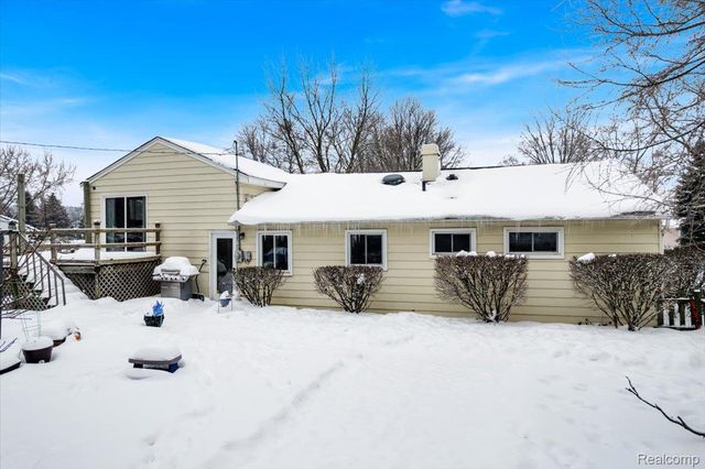 1122 Lynsue Lane, Waterford Charter Township, MI 48327