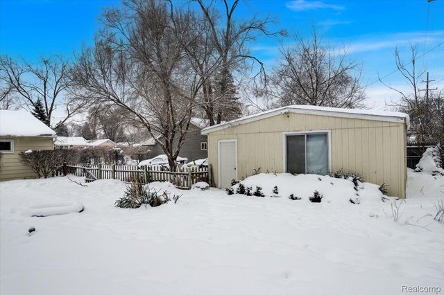 1122 Lynsue Lane, Waterford Charter Township, MI 48327