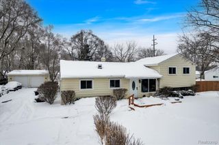 1122 Lynsue Lane, Waterford Charter Township, MI 48327