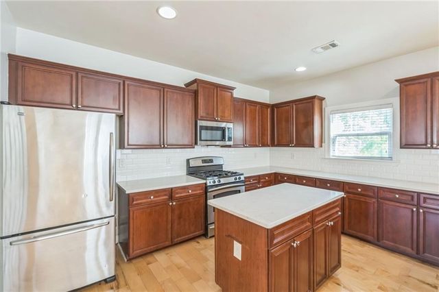 242 16th NW Street 14, Atlanta, GA 30363