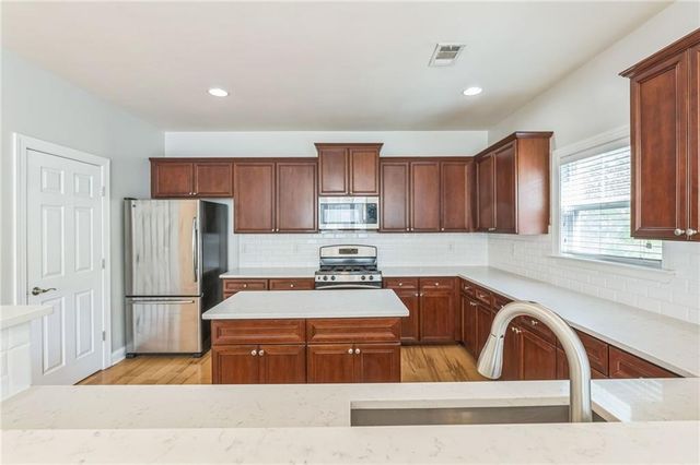 242 16th NW Street 14, Atlanta, GA 30363