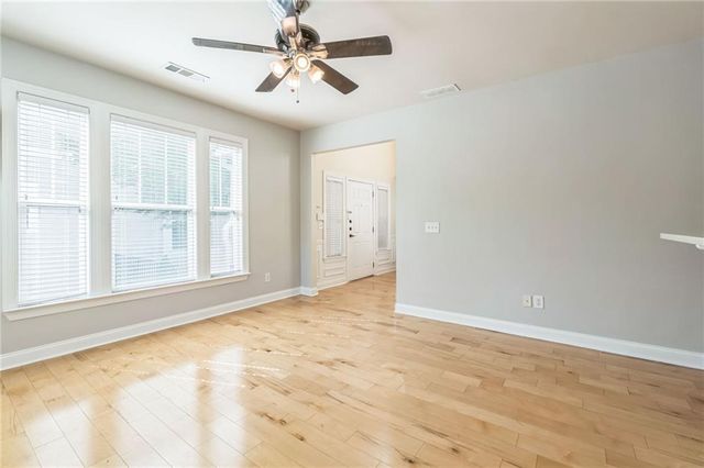 242 16th NW Street 14, Atlanta, GA 30363