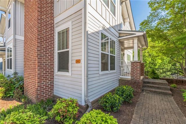 242 16th NW Street 14, Atlanta, GA 30363