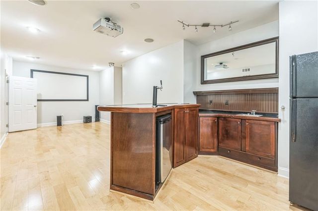 242 16th NW Street 14, Atlanta, GA 30363