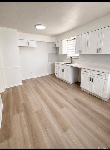 23024 N Brookside Drive, Dearborn Heights, MI 48125