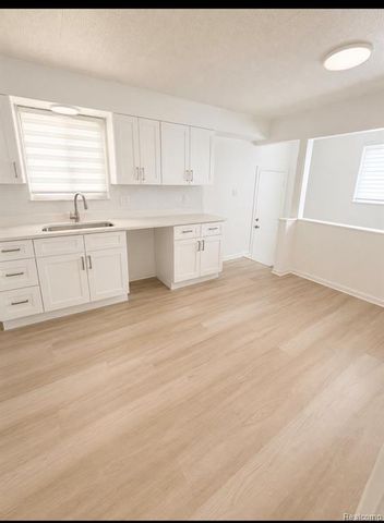 23024 N Brookside Drive, Dearborn Heights, MI 48125