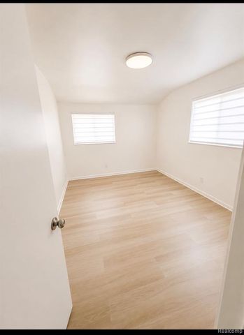 23024 N Brookside Drive, Dearborn Heights, MI 48125
