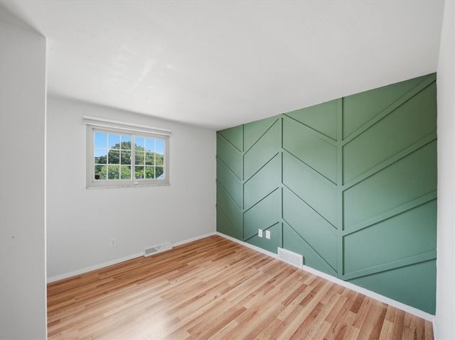 722 Redstone Dr, Shaler, PA 15101