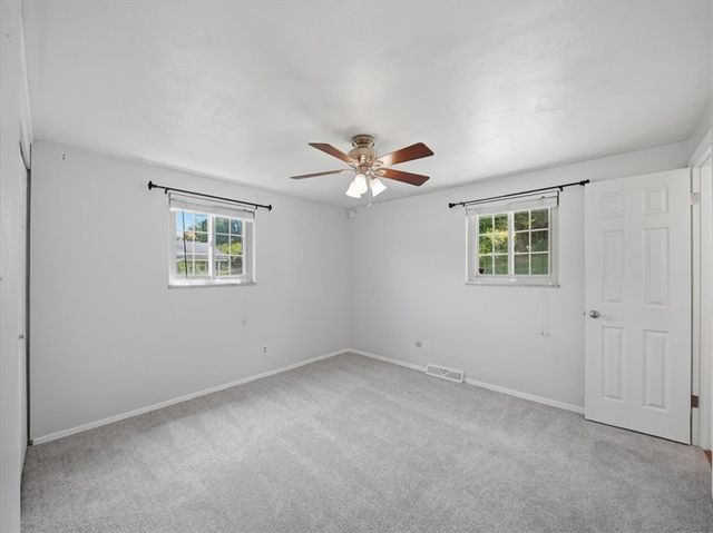 722 Redstone Dr, Shaler, PA 15101