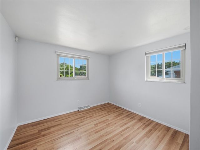 722 Redstone Dr, Shaler, PA 15101