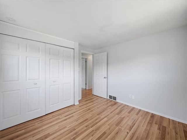 722 Redstone Dr, Shaler, PA 15101