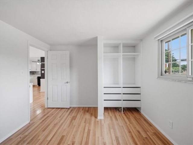 722 Redstone Dr, Shaler, PA 15101