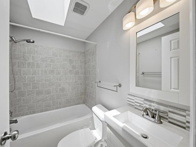 722 Redstone Dr, Shaler, PA 15101