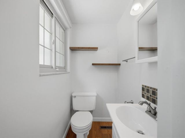 722 Redstone Dr, Shaler, PA 15101
