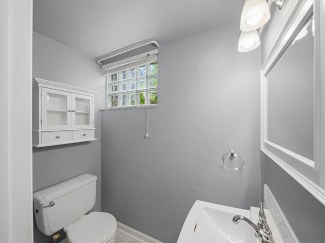 722 Redstone Dr, Shaler, PA 15101
