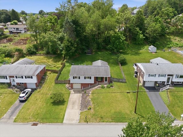 722 Redstone Dr, Shaler, PA 15101