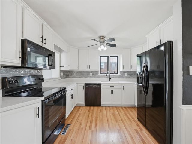 722 Redstone Dr, Shaler, PA 15101