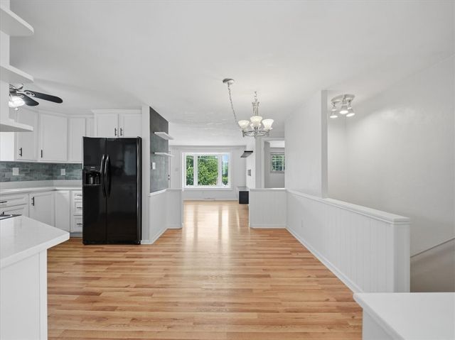 722 Redstone Dr, Shaler, PA 15101