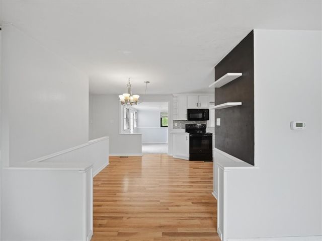 722 Redstone Dr, Shaler, PA 15101