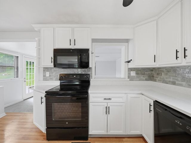 722 Redstone Dr, Shaler, PA 15101