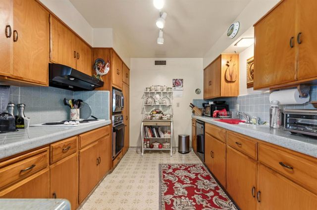 1222 Hillcrest Ave, Yuba City, CA 95991