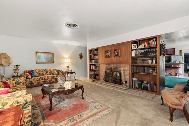 1222 Hillcrest Ave, Yuba City, CA 95991