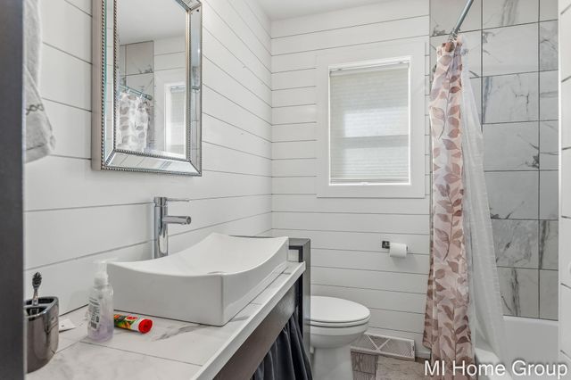 317 W 28th Street, Holland, MI 49423