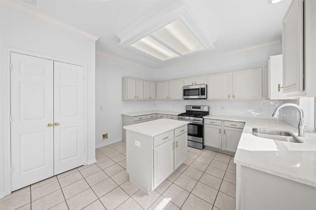 2138 Mossy Trail Drive, Katy, TX 77450