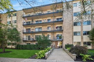 828 Oakton Street 3F, Evanston, IL 60202