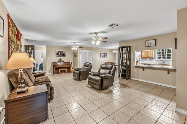 229 Evergreen Drive, Huntsville, TX 77340