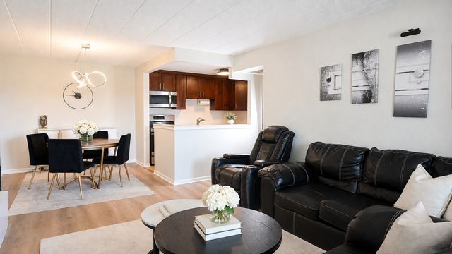 110 W Butterfield Road 307S, Elmhurst, IL 60126