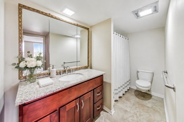 110 W Butterfield Road 307S, Elmhurst, IL 60126