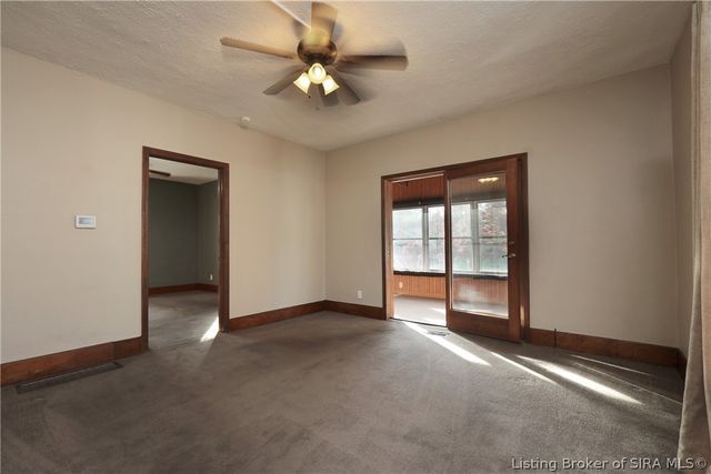 410 E Charlestown Avenue, Jeffersonville, IN 47130