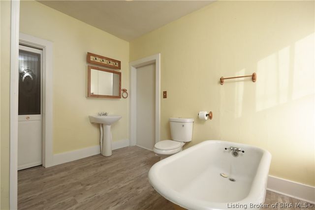 410 E Charlestown Avenue, Jeffersonville, IN 47130
